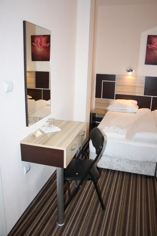 Отель Hotel Orlando София-13