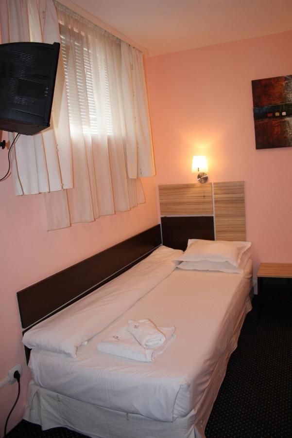 Отель Hotel Orlando София-30
