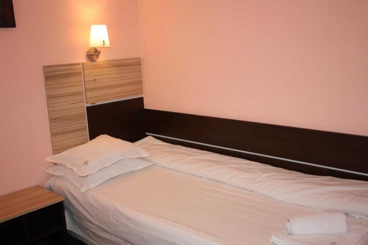 Отель Hotel Orlando София-32